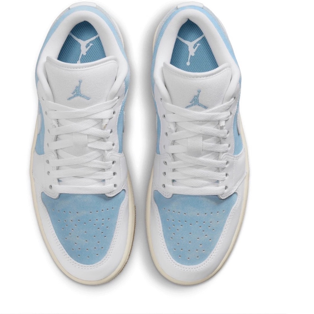 Jordan Low Top Sneakers - White/Light Blue